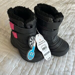 Nwt toddler snow boots